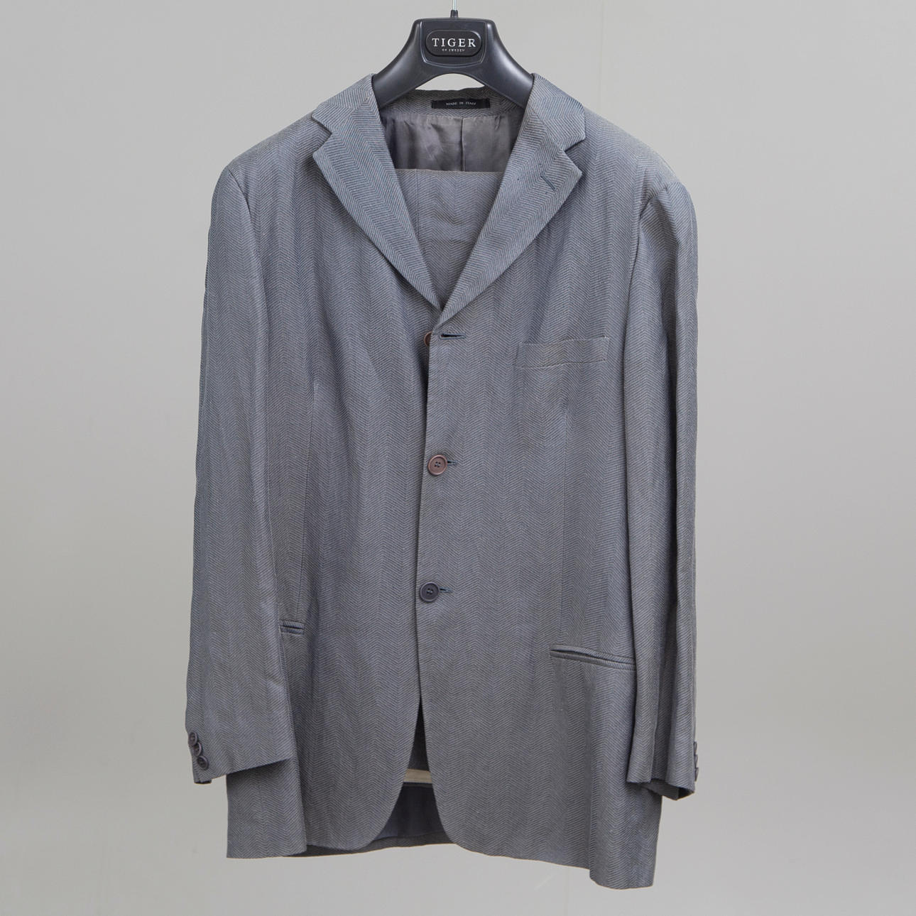 ARMANI. ANZUG, Armani, zeitgenössisch.