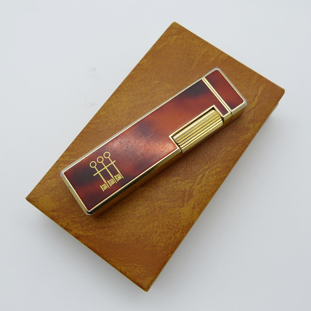 VERPACKTES PENTHOUSE-FEUERZEUG.