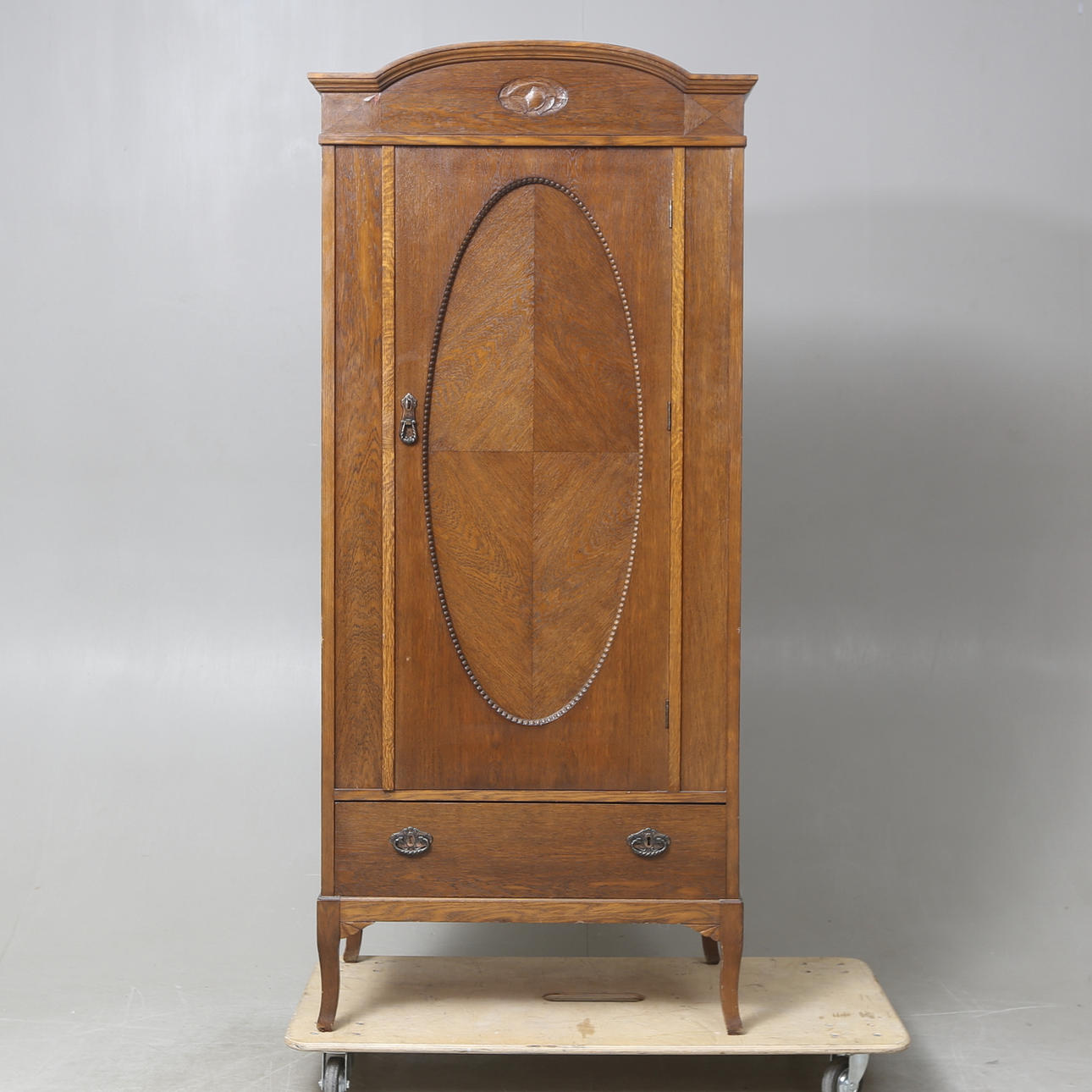 KLÄDSKÅP, jugend, tidigt 1900-tal.