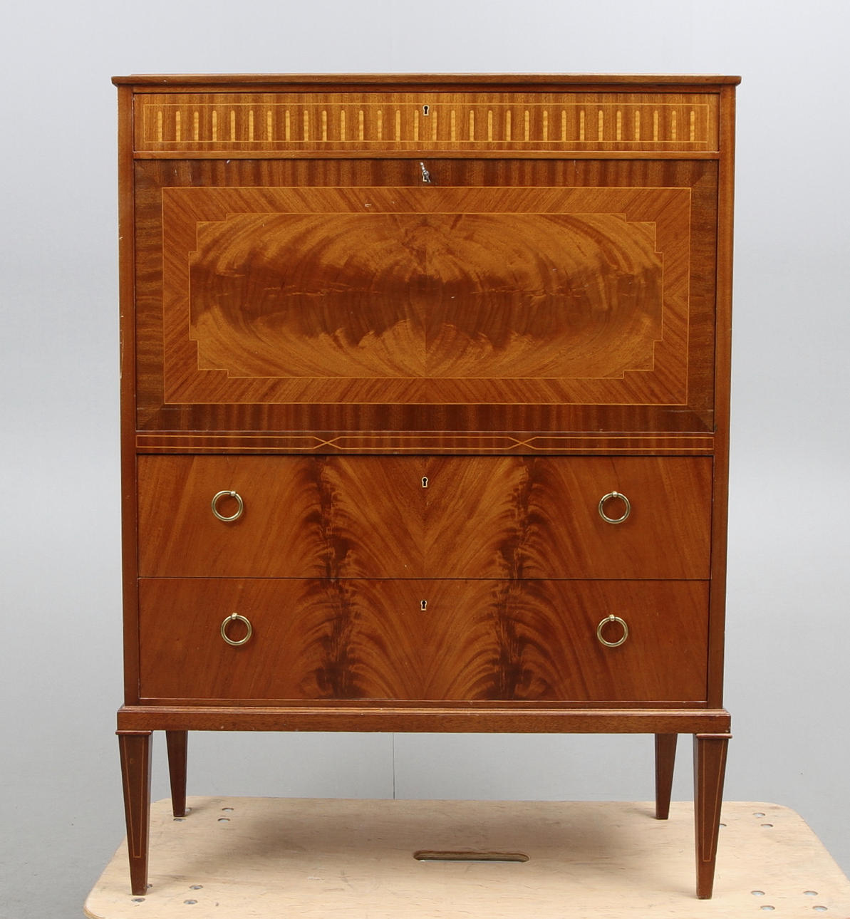 CHIFFONJÉ, Late Gustavian style, 20th century.