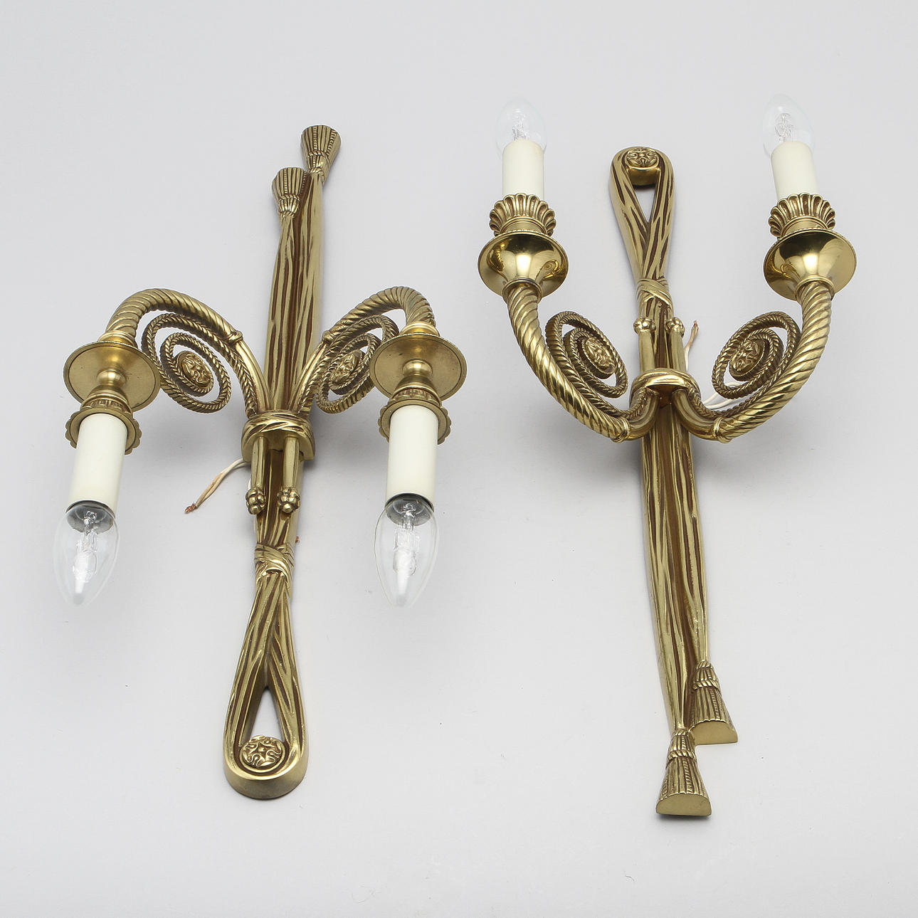 VÄGGLAMPOR, ett par, empirestil, 1900-talets slut.