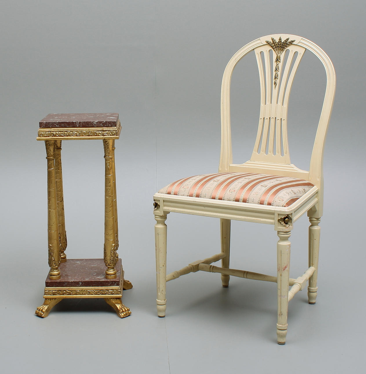 PIEDESTAL, trä/pastellage + STOL, trä.