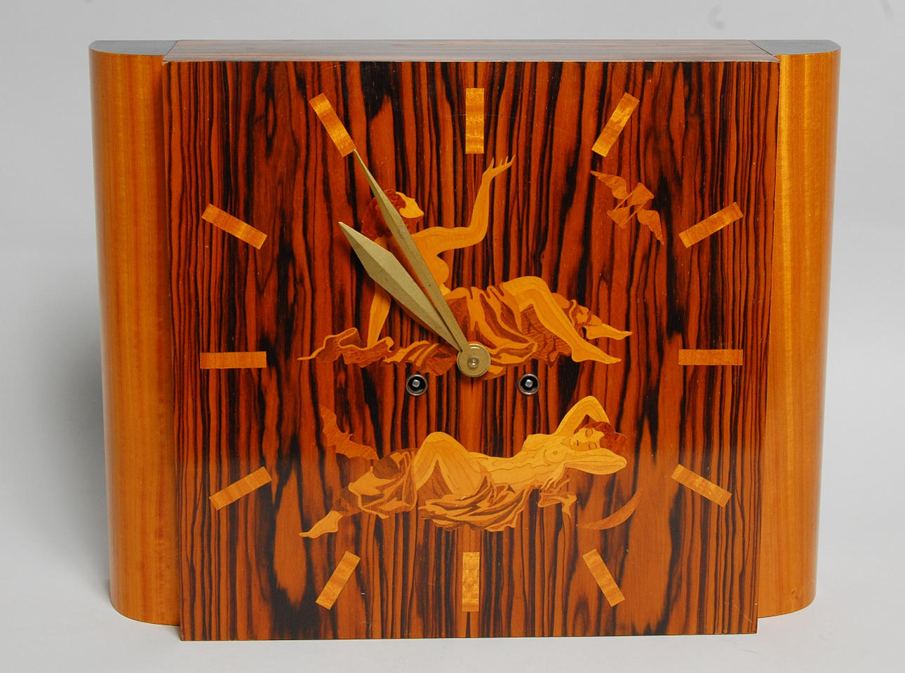 BORDSUR, Mjölby intarsia, inköpt i Mjölby 5/11 1936.