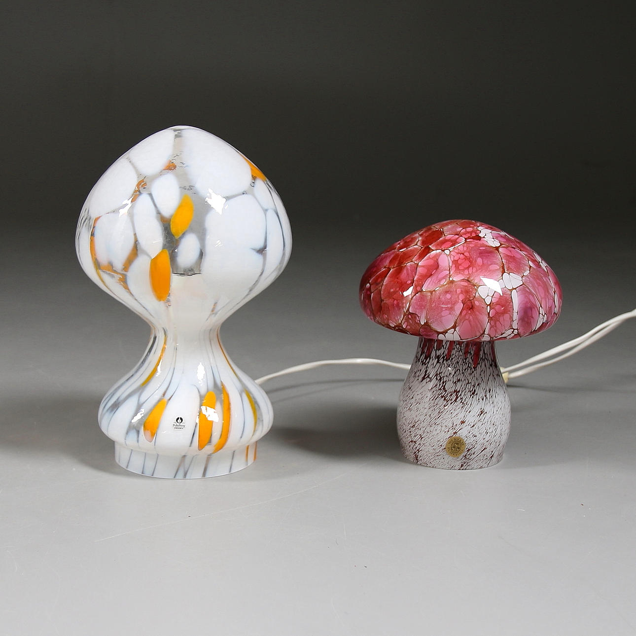 BORDSLAMPOR, Glas, Pukeberg och Tre Bockar, Sweden, 1900-tal.