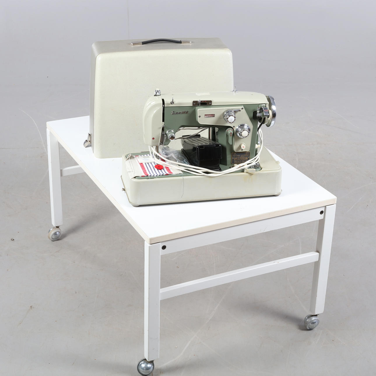 OMPELUKONE, Zenith, tyyppi 3207, 1900-luku.