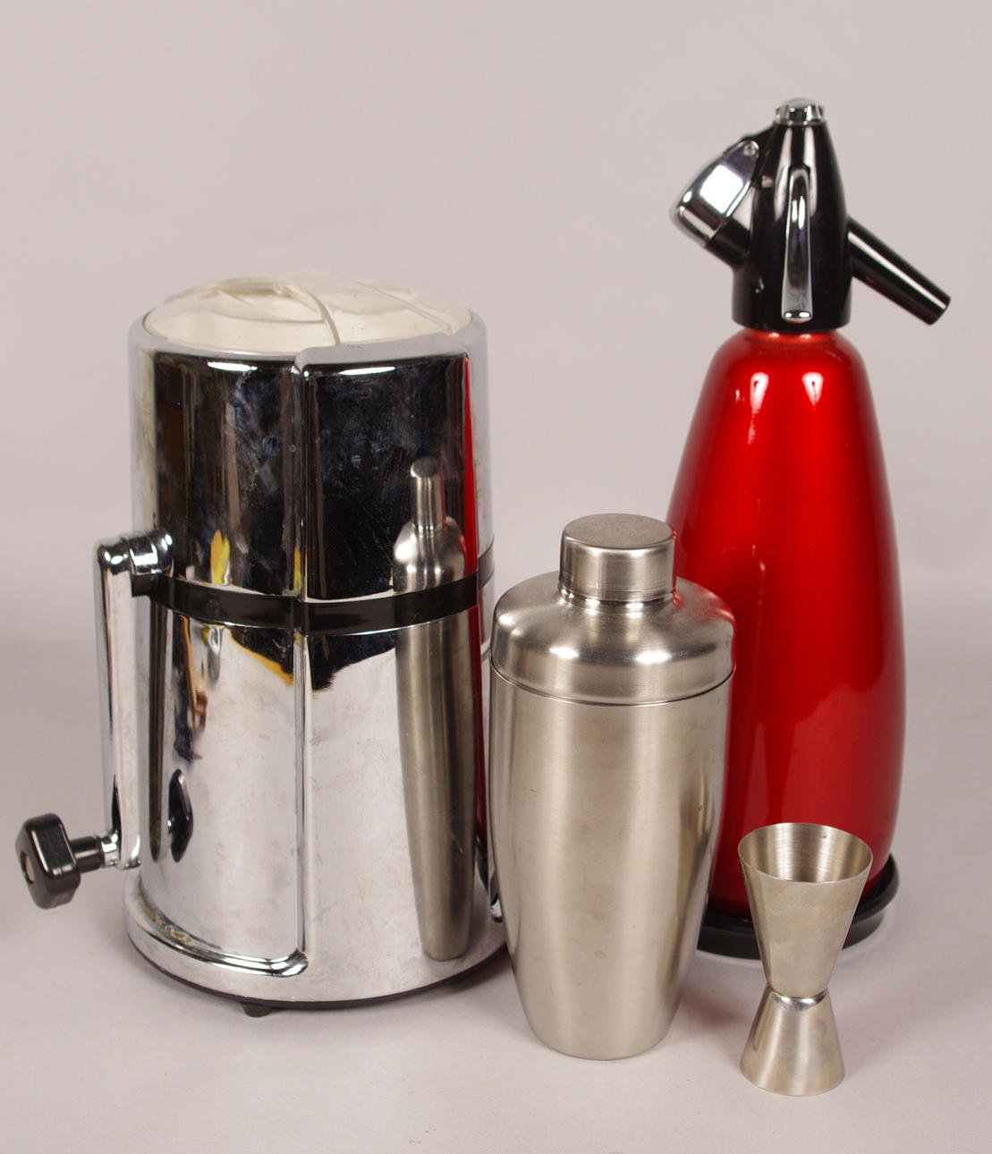 SIFON, SHAKER SAMT ISKROSS.