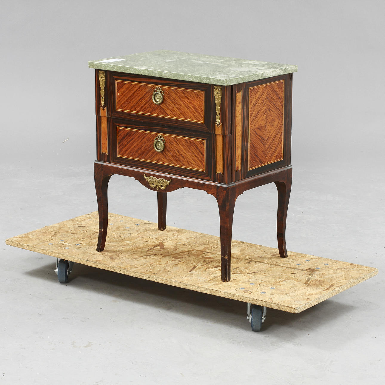 BYRÅ, Louis XVI-stil, 1900-tal.