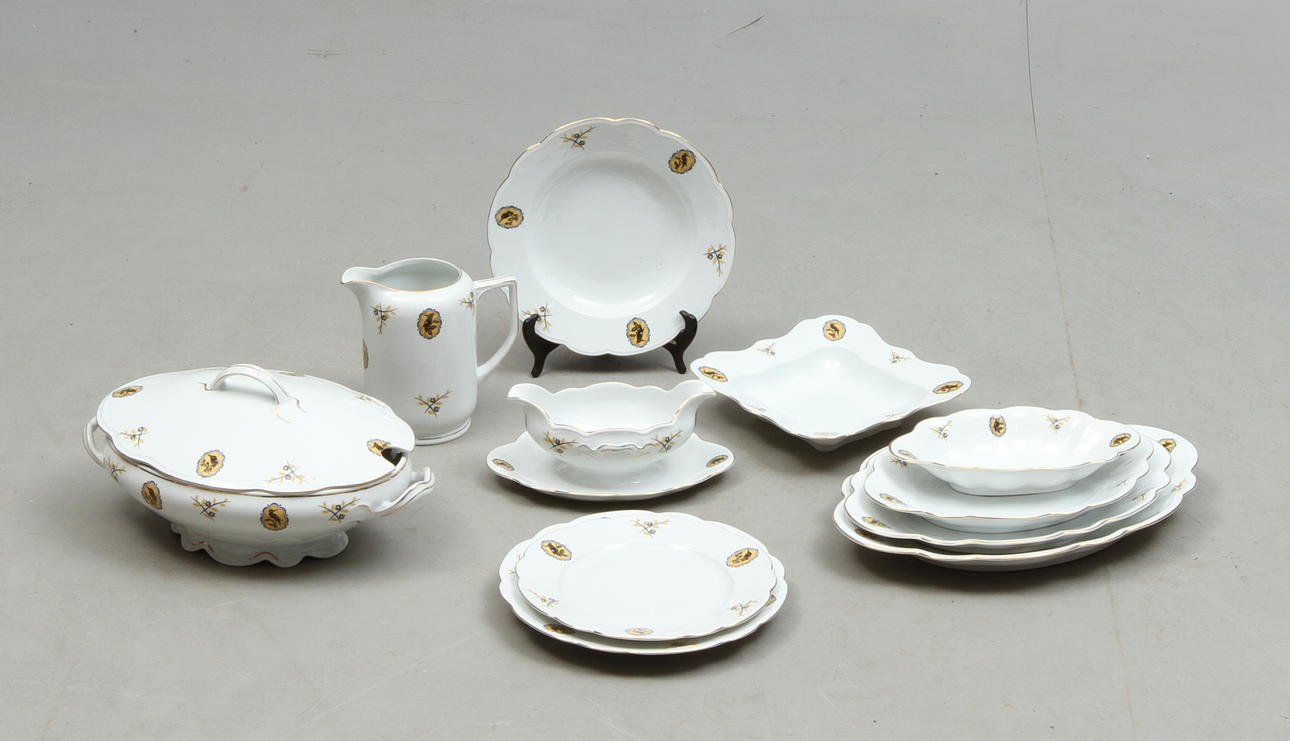 MATSERVIS, ca 57 delar, porslin, MZ Altrehlau Czechoslovakia.