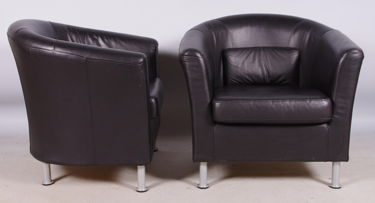 FÅTÖLJER, 1 par, svart skinn.