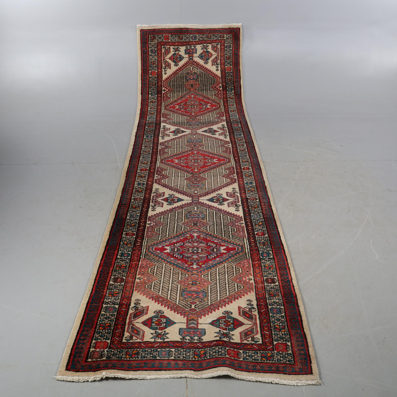 TEPPICH, Sarab, orientalisch, 358 x 93 cm.