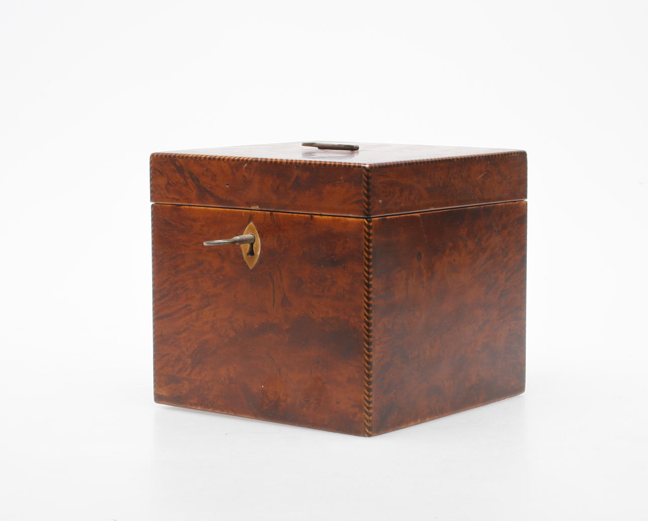 TOBAKSBURK, trä, 1800-talets första hälft.