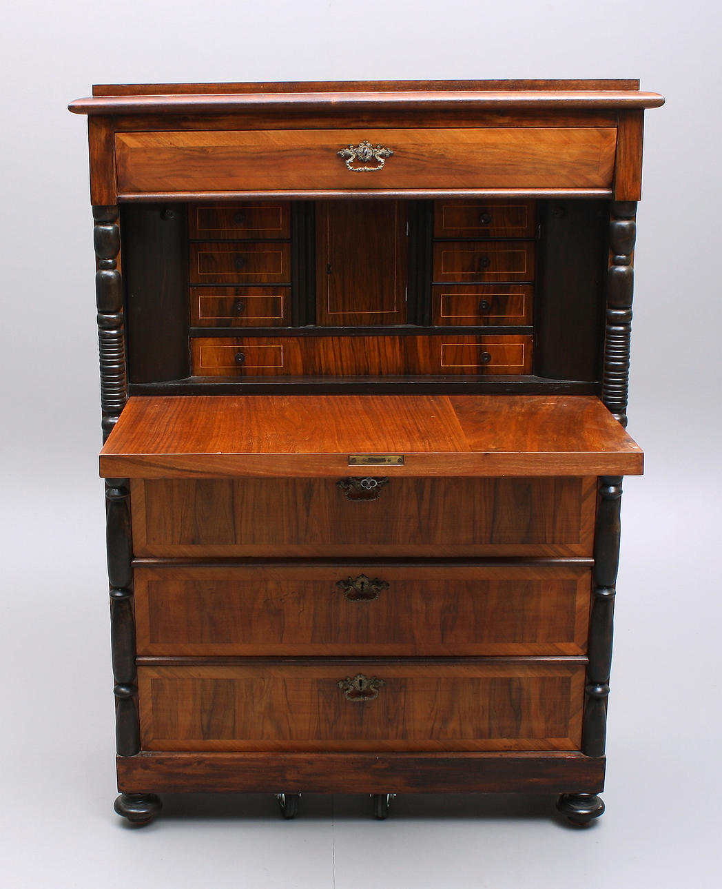 CHIFFONJÉ, trä, nyrenässans, 1800-talets slut.