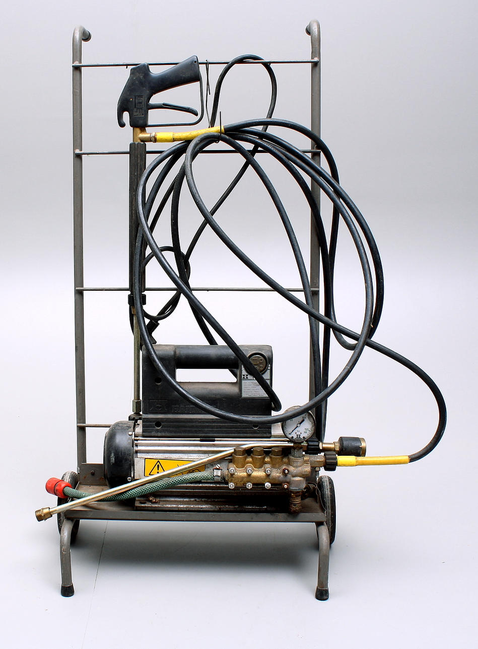 KORKEAPAINEPESU, Hanning, tarvikkeineen.