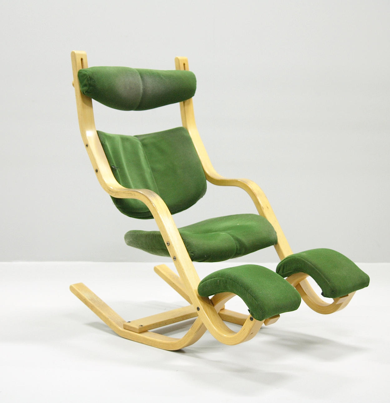 PETER OPSVIK. mecedora, "equilibrio de gravedad", Stokke.