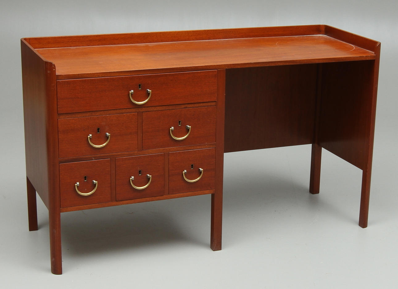 SMINKBORD, modell 521, design Josef Frank för Firma Svenskt Tenn.