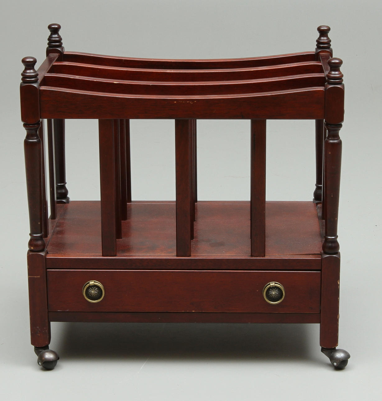 TIDNINGSSTÄLL, England, 1900-talets andra hälft.