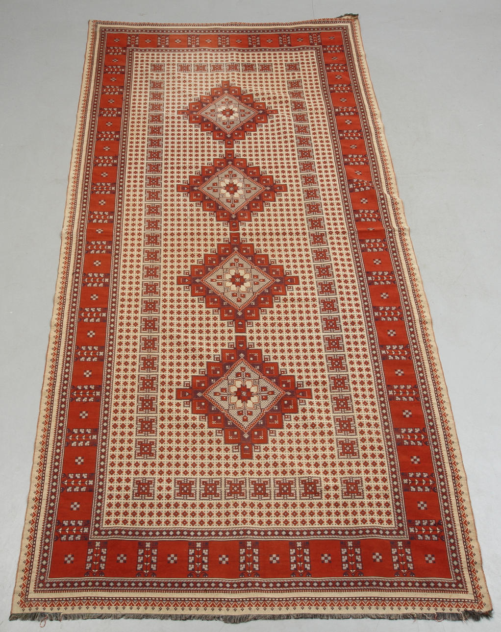 VÄGGBONAD, maskinvävd, 1900-tal. Ca 290 x 140 cm.