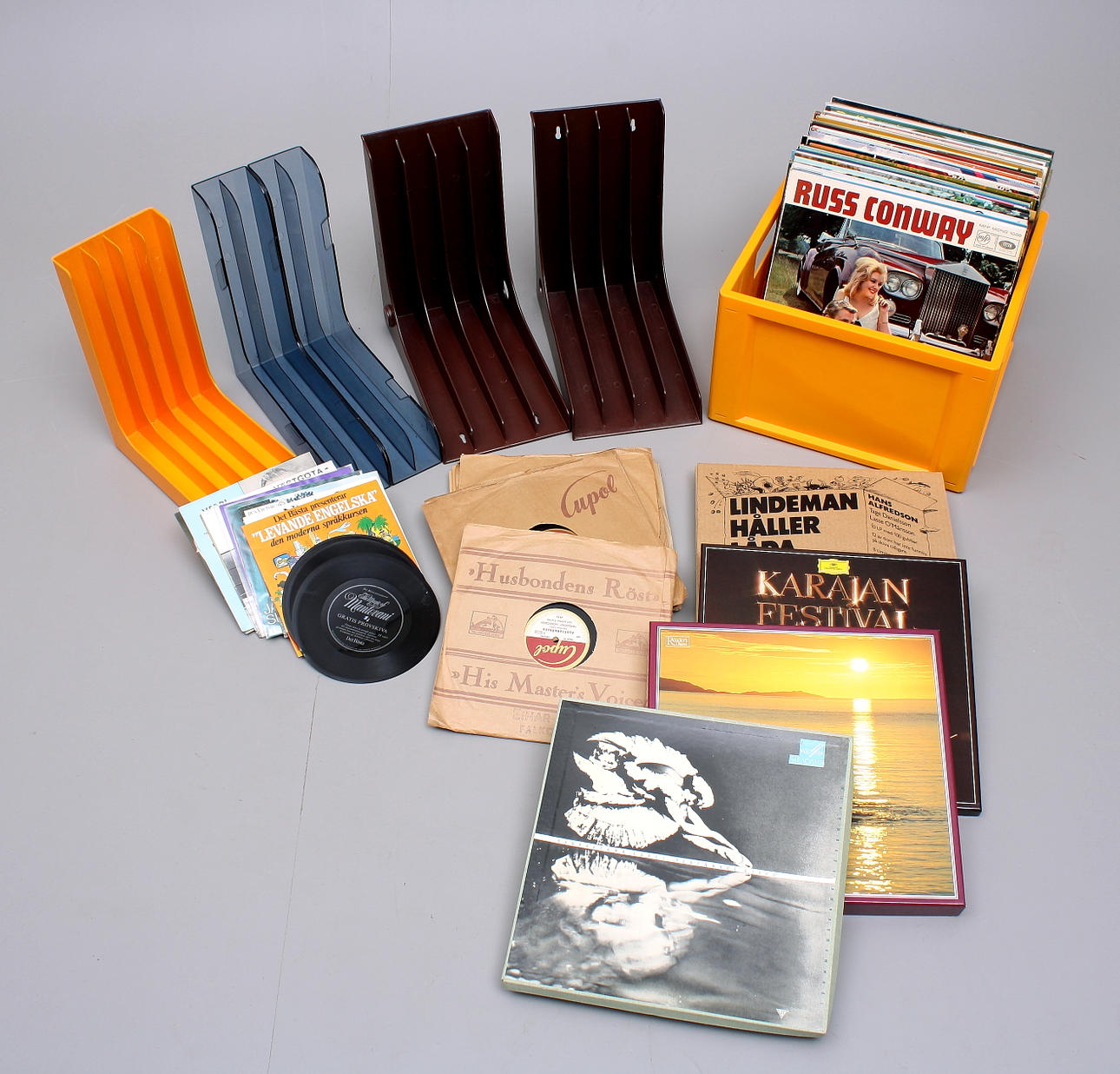 LP-SKIVOR, 50 st + LP-BOXAR, 4 st + LP-STÄLL, 4 st + EP och STENKAKOR.