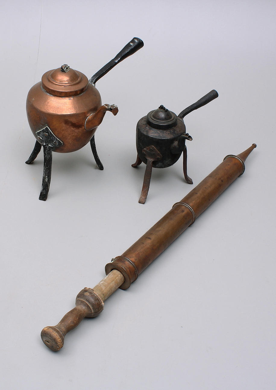 KOPPARKAFFEKANNOR, 2 st + KOPPARBRANDSPRUTA.