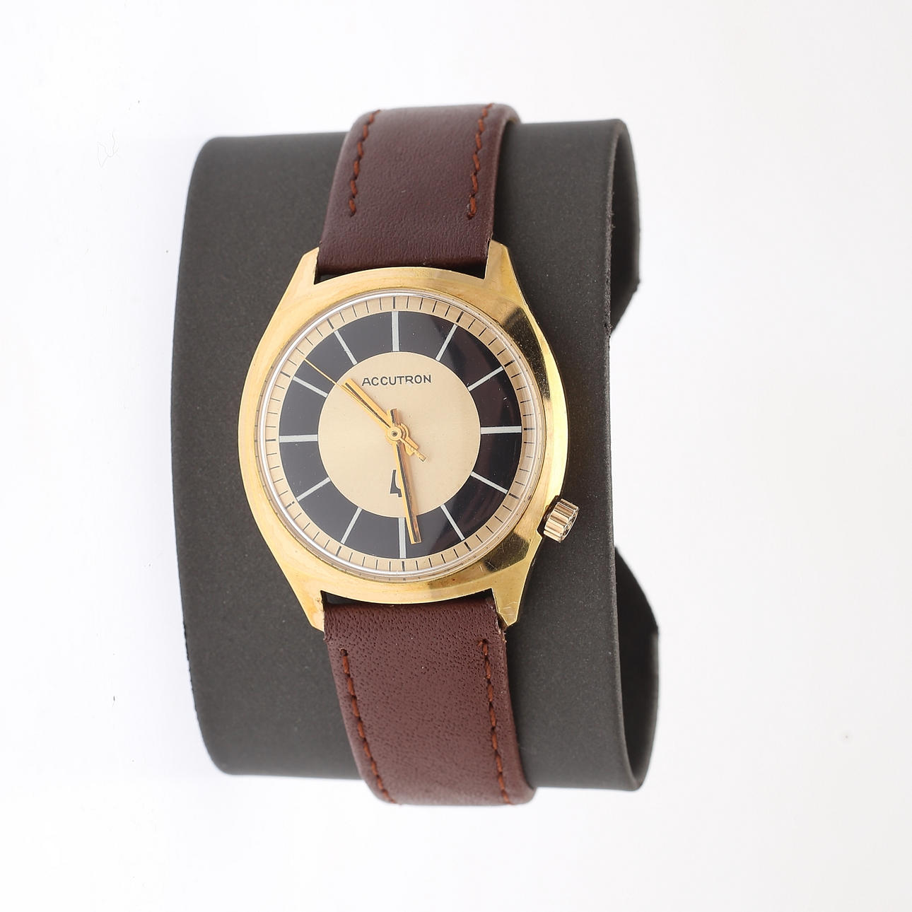 WATCH, Accutron, quartz.