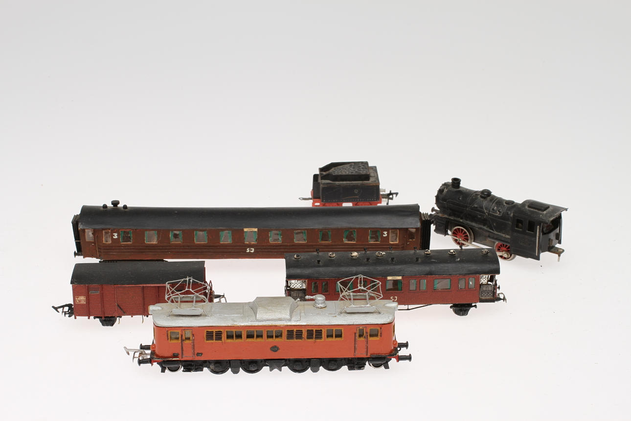 MODELLTÅG WENTZEL? TfA? F-LOK med vagnar.