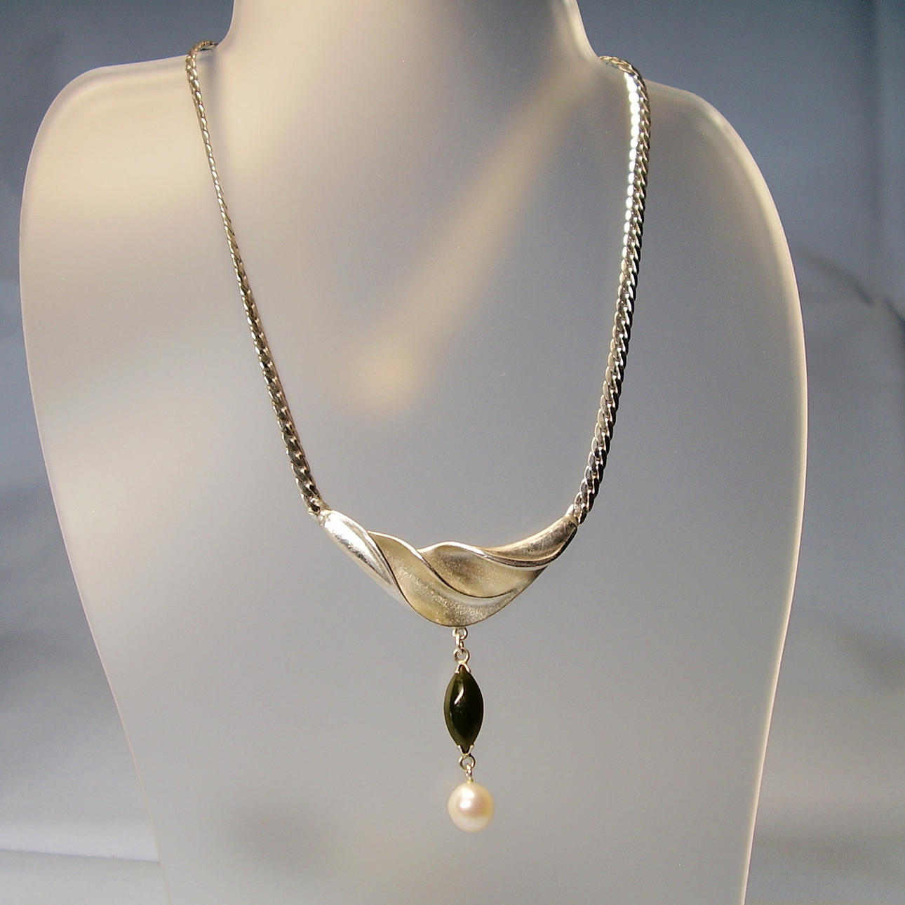 JADE NECKLACE FRANZ SCHEUERLE.