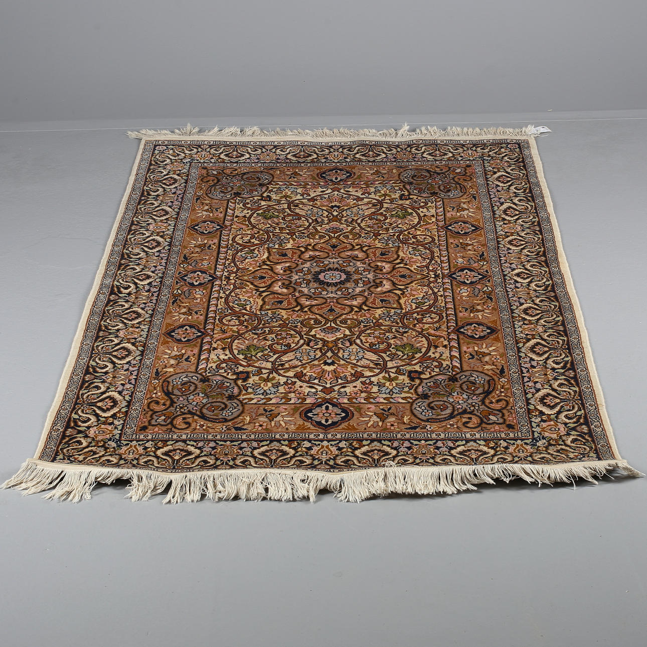CARPET, oriental, Persian, 124 x 190 cm.