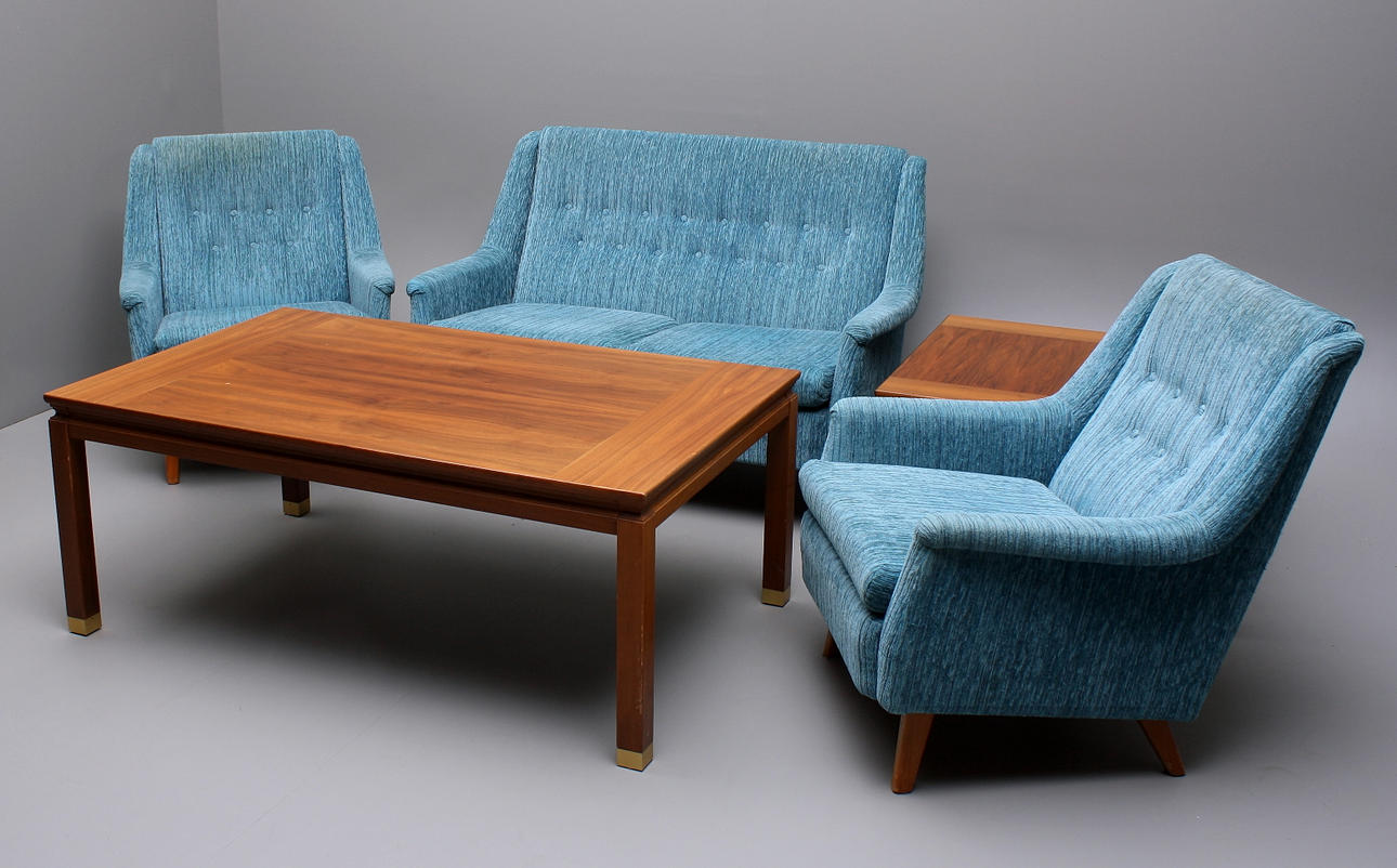 SOFFGRUPP, 3 delar, 1970-tal + SOFFBORD, 2 st, trä, 1980-tal.