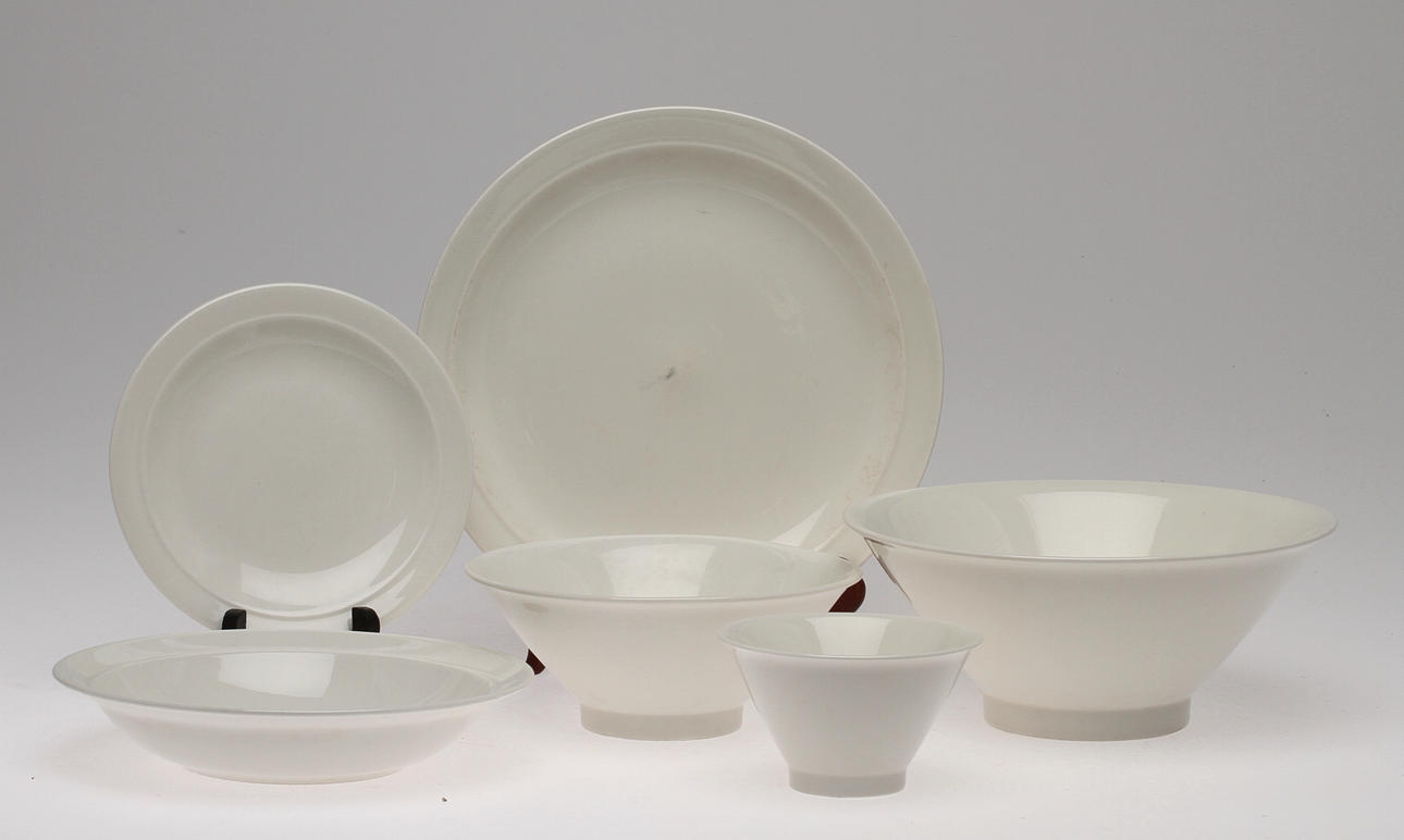 MATSERVISDELAR, 18 delar, "Harlekin", Arabia, formgiven av Inkeri Leivo.