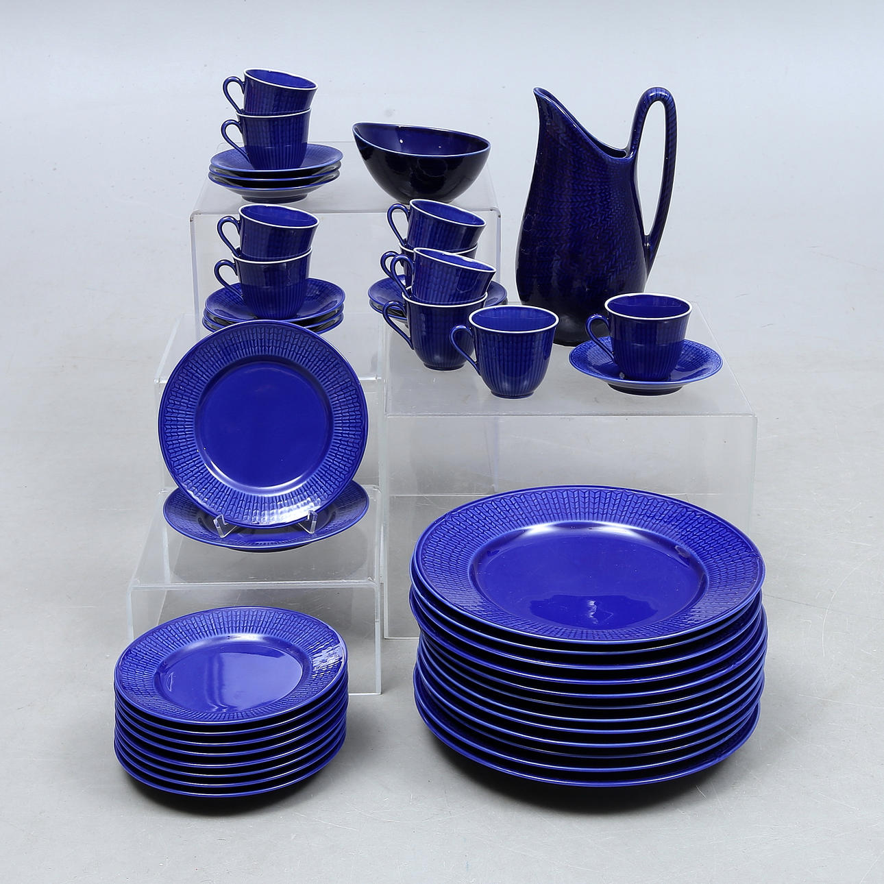 SERVISDELAR, 33 st, porslin, "Blå Eld" samt "Swedish Grace", Rörstrand.