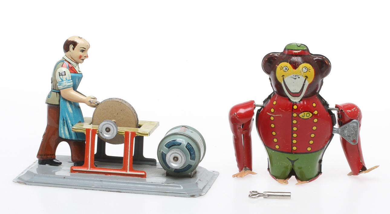 PLÅTLEKSAKER,2 st. "Jo L'Acrobate", Joustra Company France samt Arnold saxslipare. Urverk. U.S.-Zone Germany.
