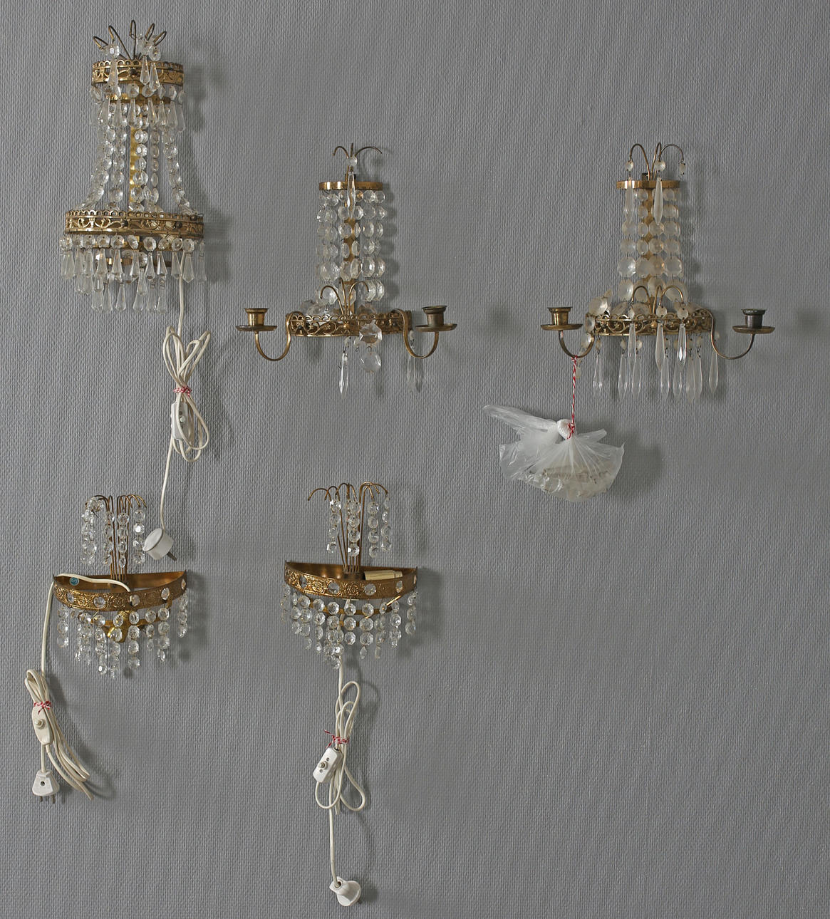 VÄGGLYSTRAR, 5 st, gustaviansk stil, 1900-talets andra hälft.