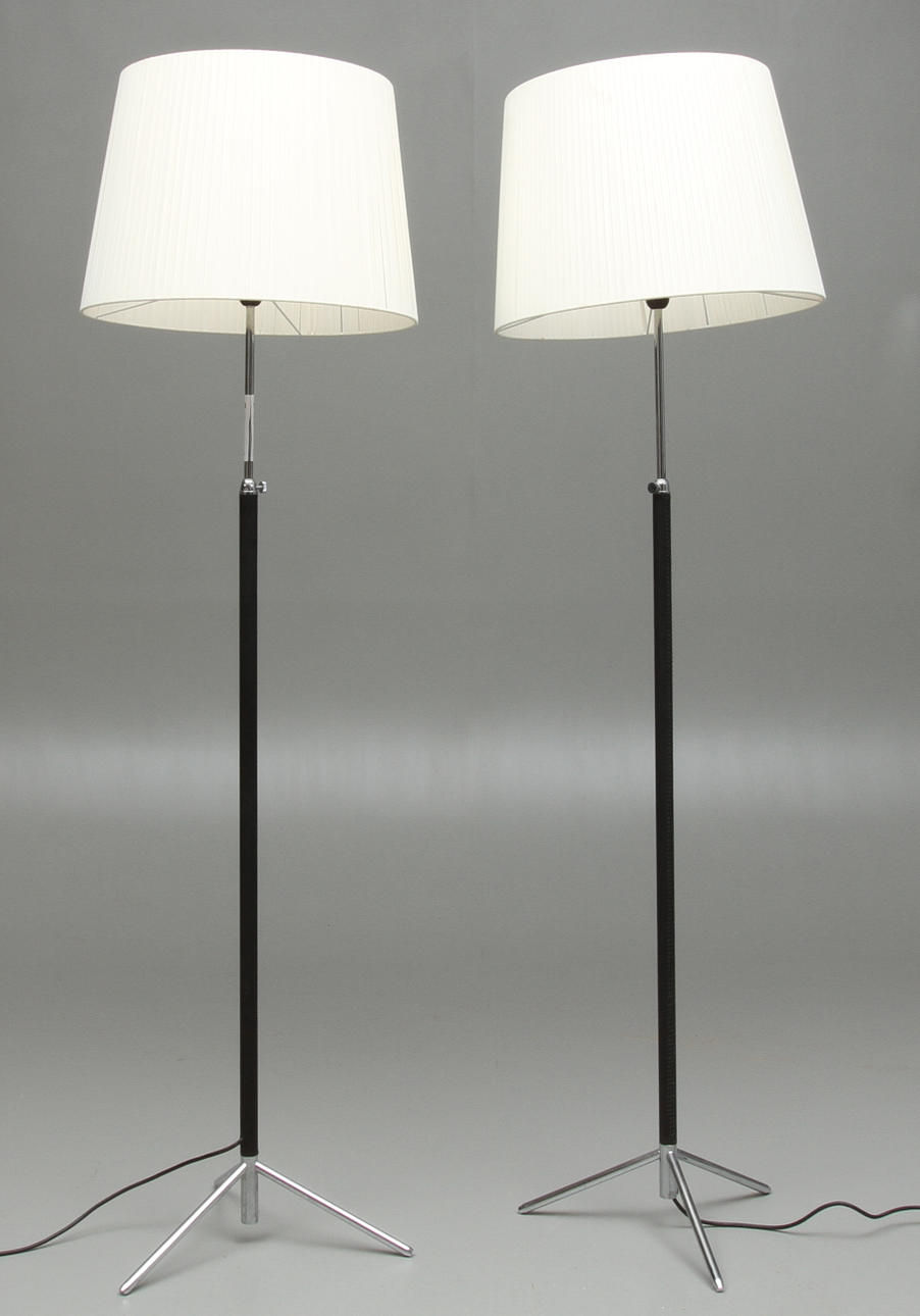 GOLVLAMPOR, ett par, Santa & Cole, 19/2000-tal.