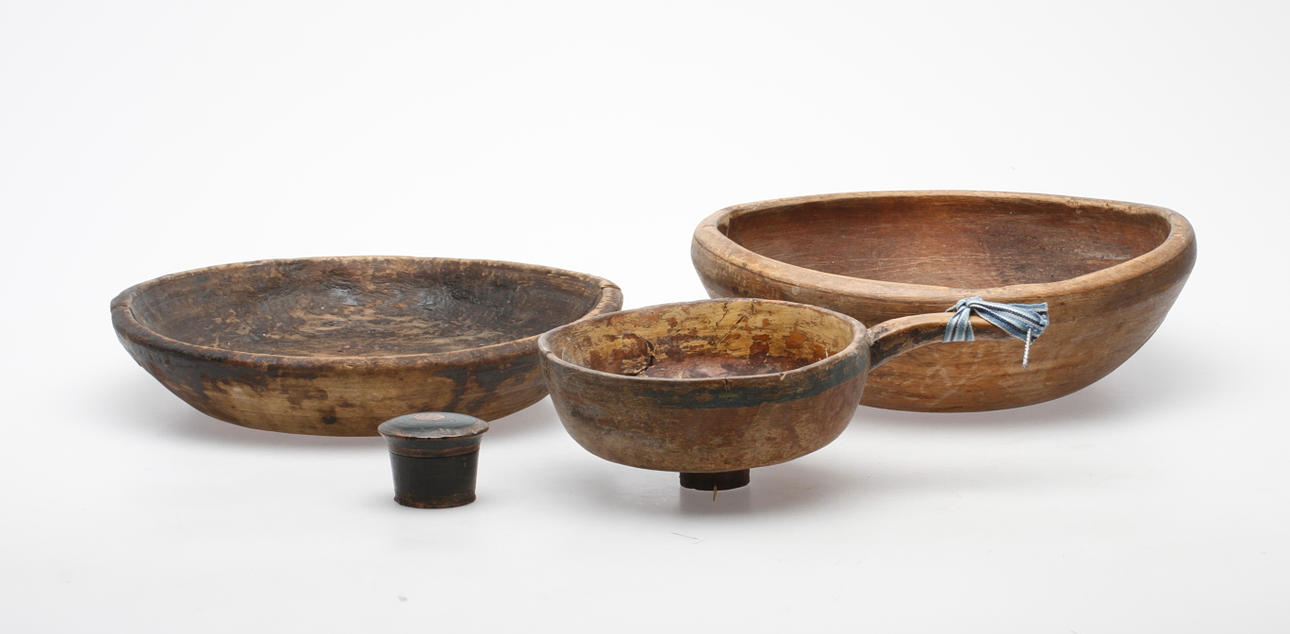 ALLMOGEFÖREMÅL, 4 delar, 1700-1800-tal.