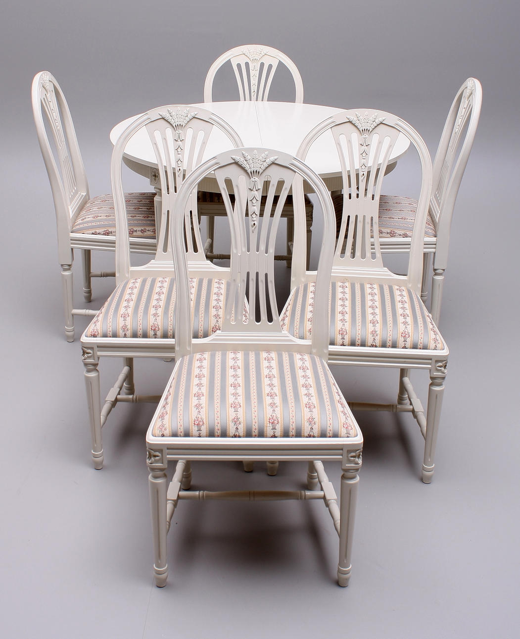 MATGRUPP, 7 delar, trä, gustaviansk stil, 1900-/2000-tal.