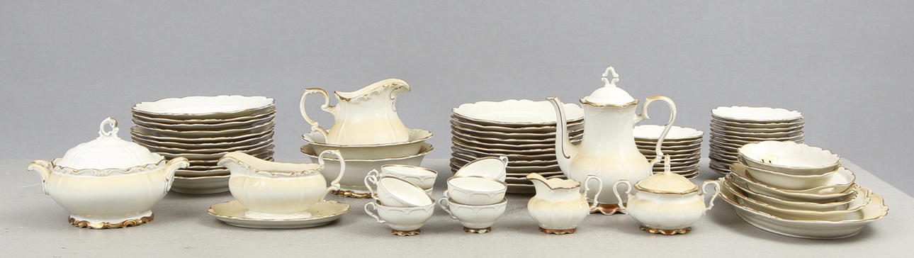 MATSERVIS samt KAFFESERVIS, snarlika, 70 delar, Hackefors.