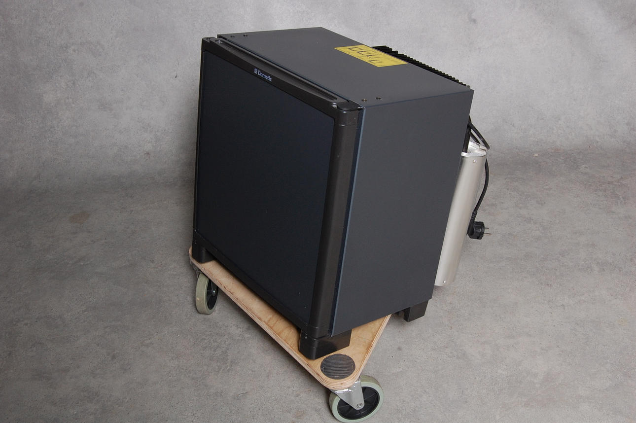 MINIBAR," Dometic ".