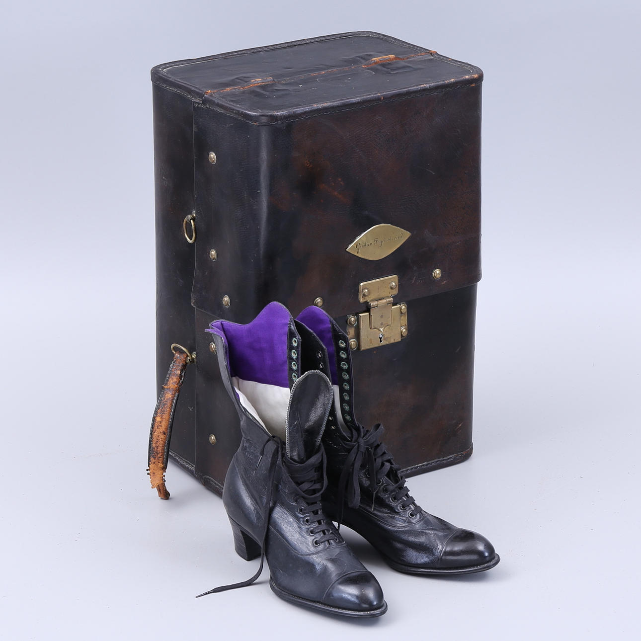 RESVÄSKA, MORMORSKÄNGOR, skinn.