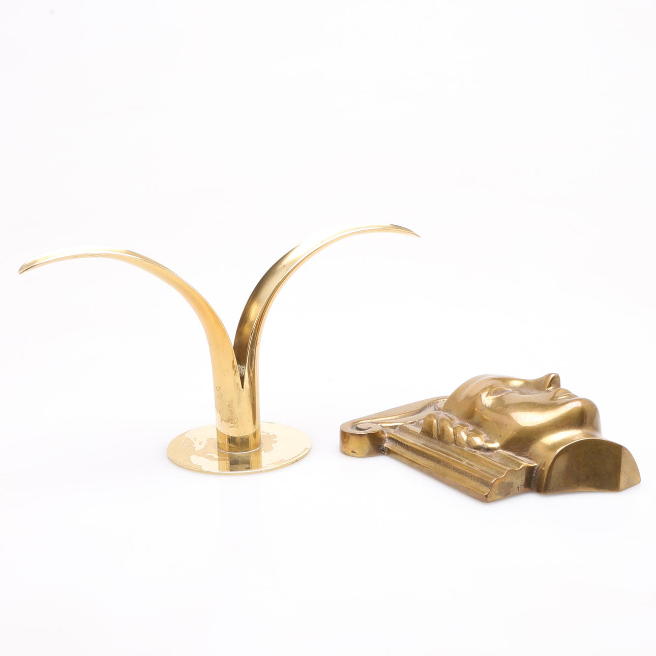 LJUSSTAKE & VÄGGRELIEF, mässing.