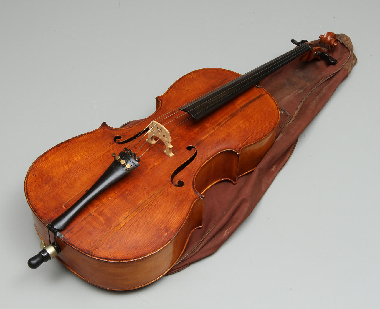 CELLO, tillverkad 1849, Stockholm.