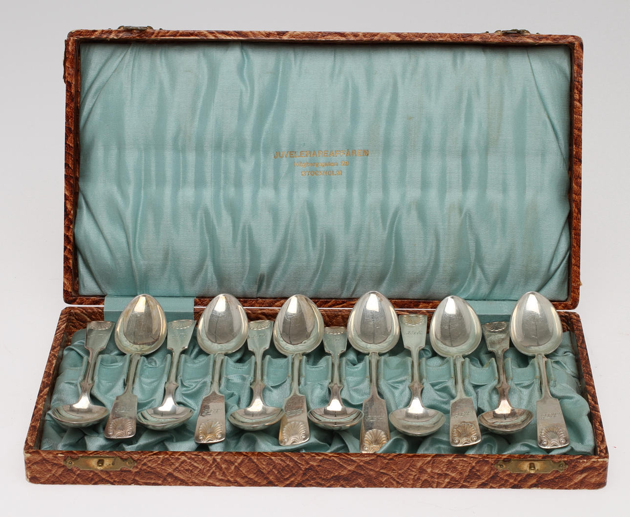 KAFFESKEDAR, 12 st, silver, finska stämplar. Vikt 153 g.