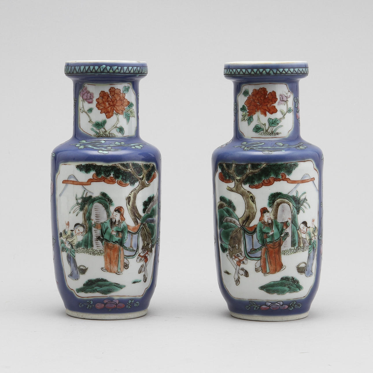 URNOR, ett par, porslin, Kina, 1800-tal.