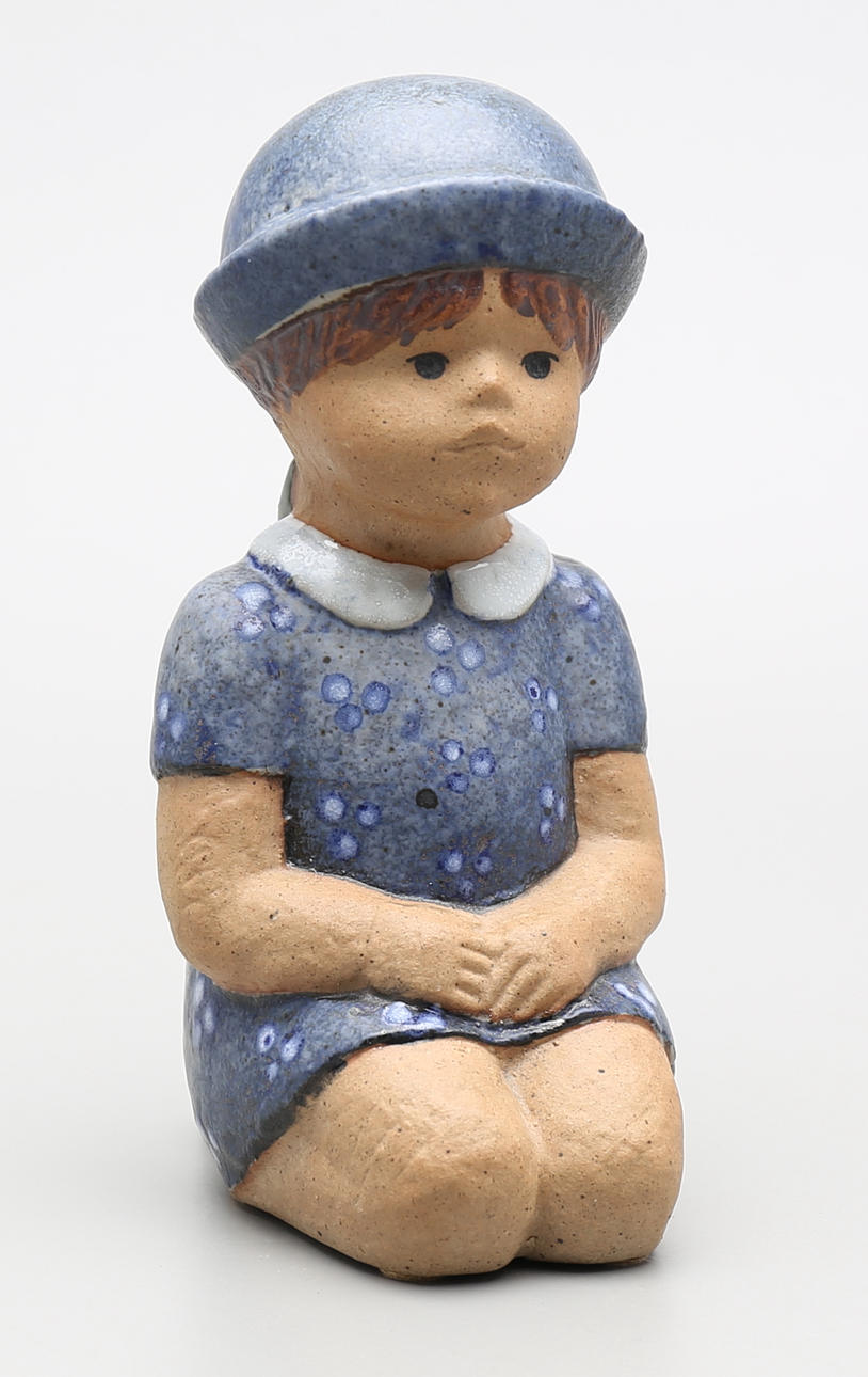 LISA LARSON. Figurin, stengods, "Sommarklädd", Gustavsberg, studiohand.