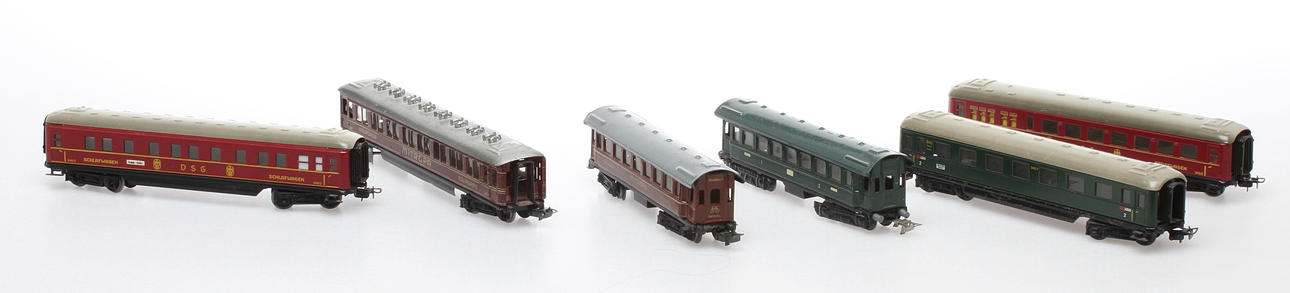 MODELLTÅG MÄRKLIN 6 äldre personvagnar.