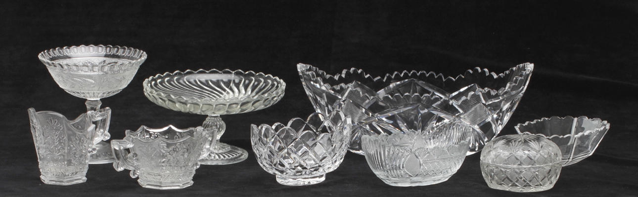 GLASFÖREMÅL, 9 delar, 1800-1900-tal.