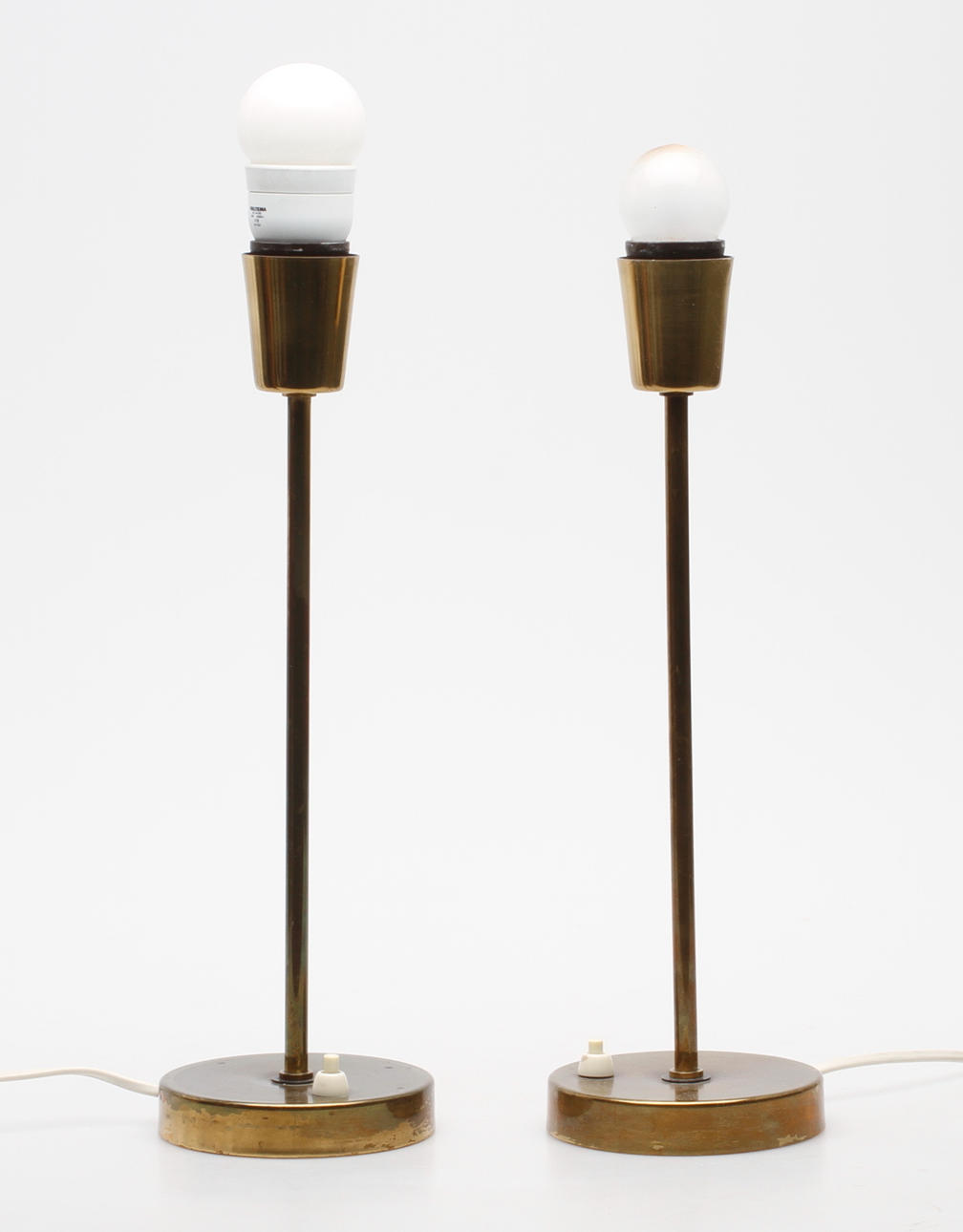 BORDSARMATURER, 2 st, mässing 1900-tal.