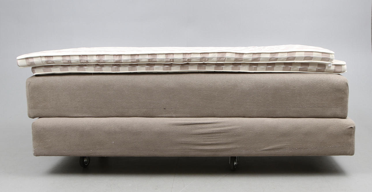 SÄNGAR, 2 st, inkl bäddmadrasser.