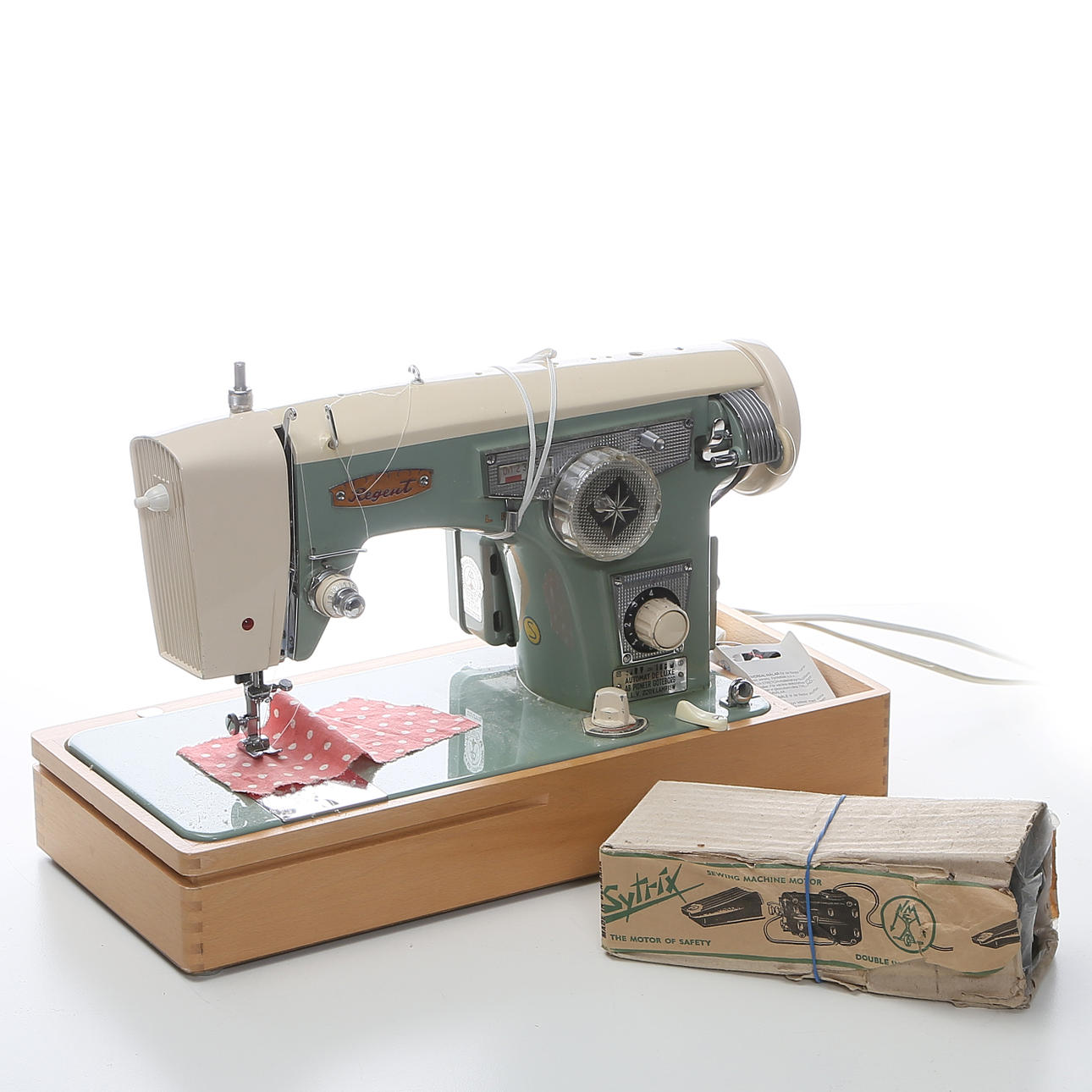 SEWING MACHINE "Regent" in bag, 1900s.