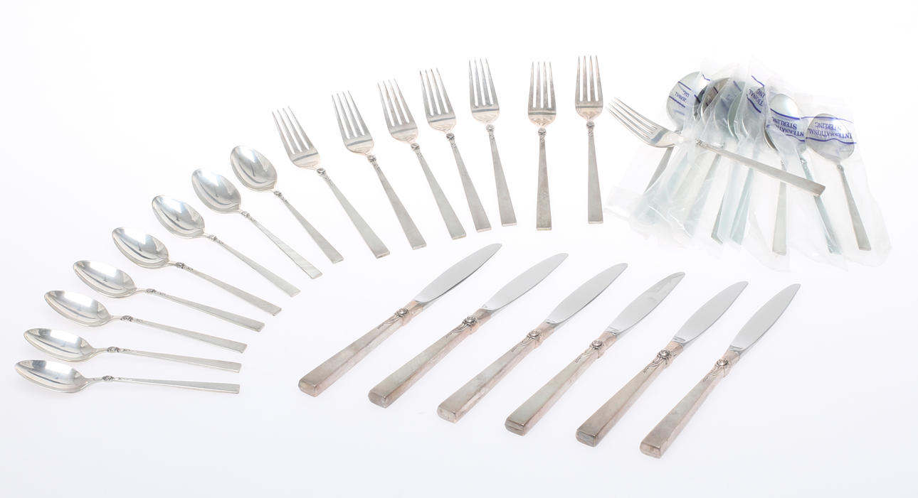 BESTICK, ca 30 delar, silver, "Dawn Rose" International sterling. Tot vikt ca 1525 gram.