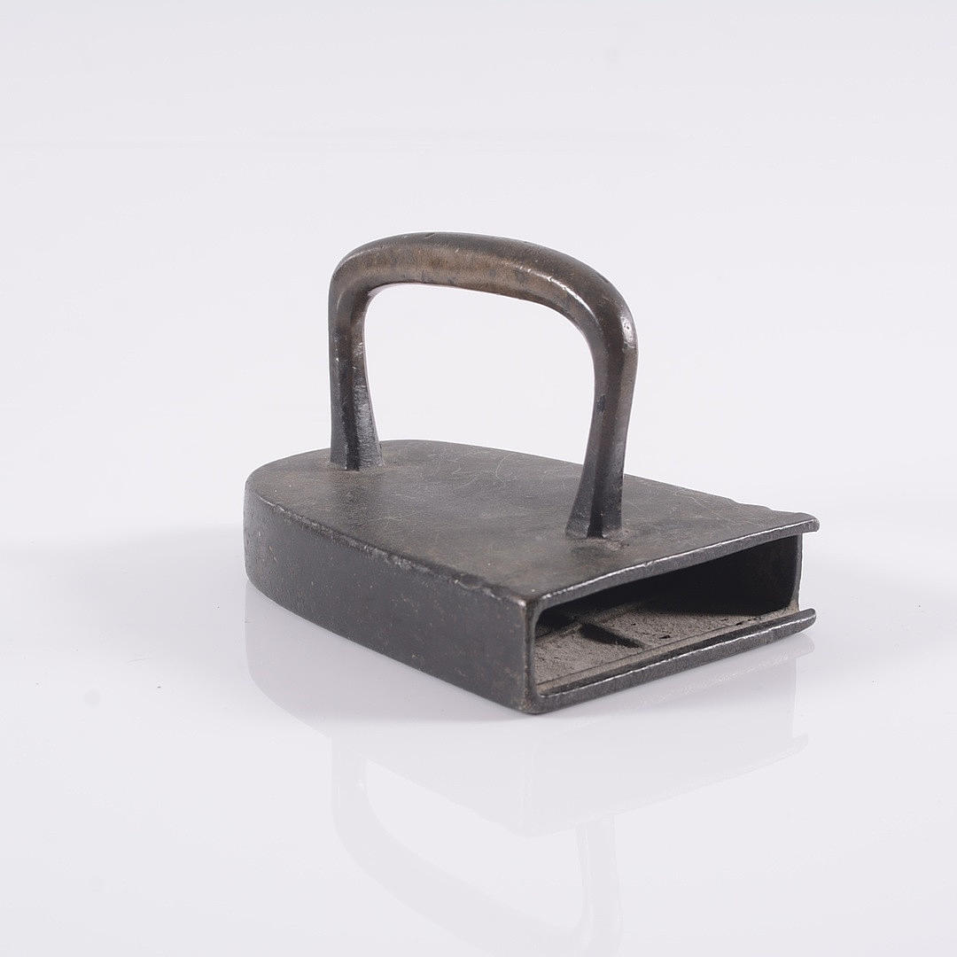 STRYKJÄRN, brons, 1600-tal.